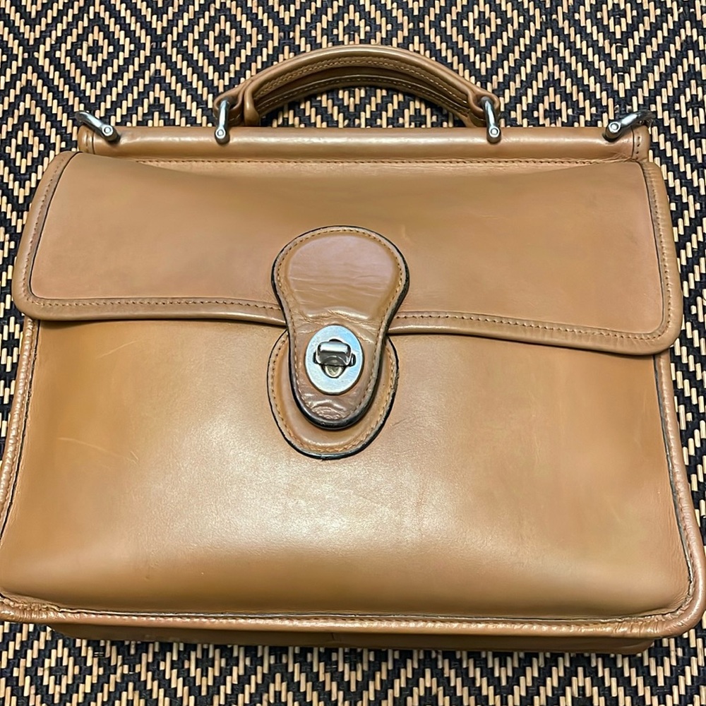 Vintage Y2K Coach Willis Camel with Nickel Hardware 9927 - Picture 3 of 16